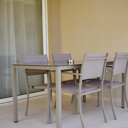 Resitour - Aphrodite Beachfront Pirgos Psilonerou Kamer foto
