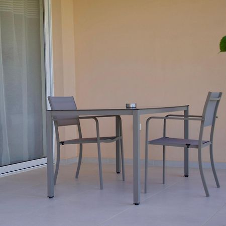 Resitour - Aphrodite Beachfront Pirgos Psilonerou Kamer foto