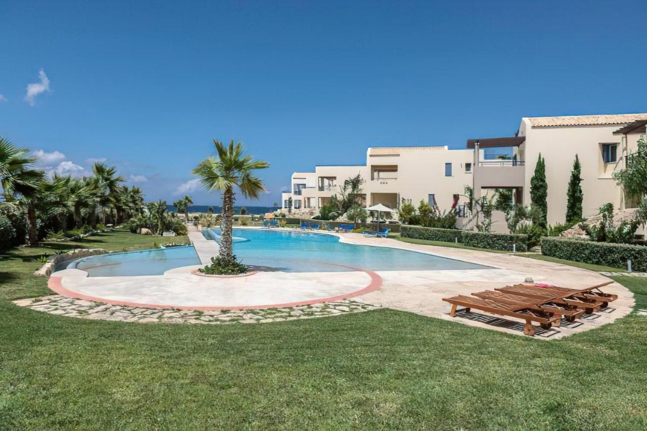 Resitour - Aphrodite Beachfront Pirgos Psilonerou Kamer foto