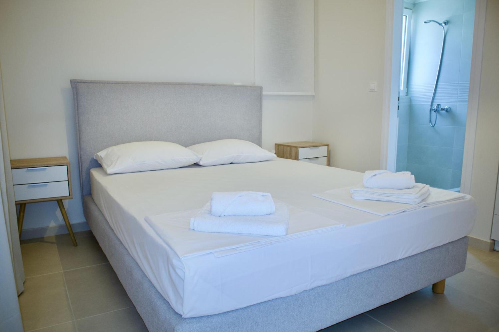 Resitour - Aphrodite Beachfront Pirgos Psilonerou Kamer foto