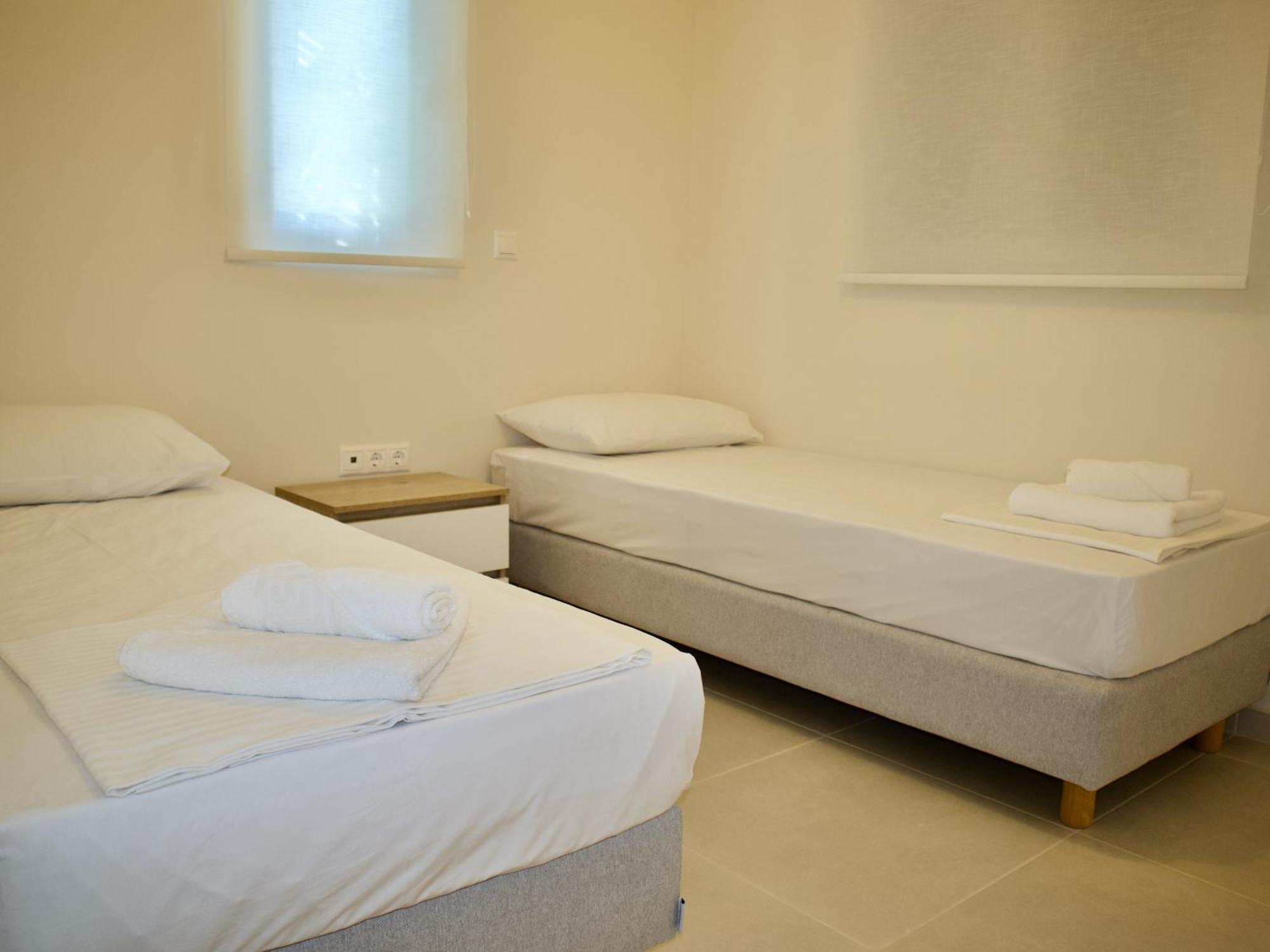 Resitour - Aphrodite Beachfront Pirgos Psilonerou Kamer foto