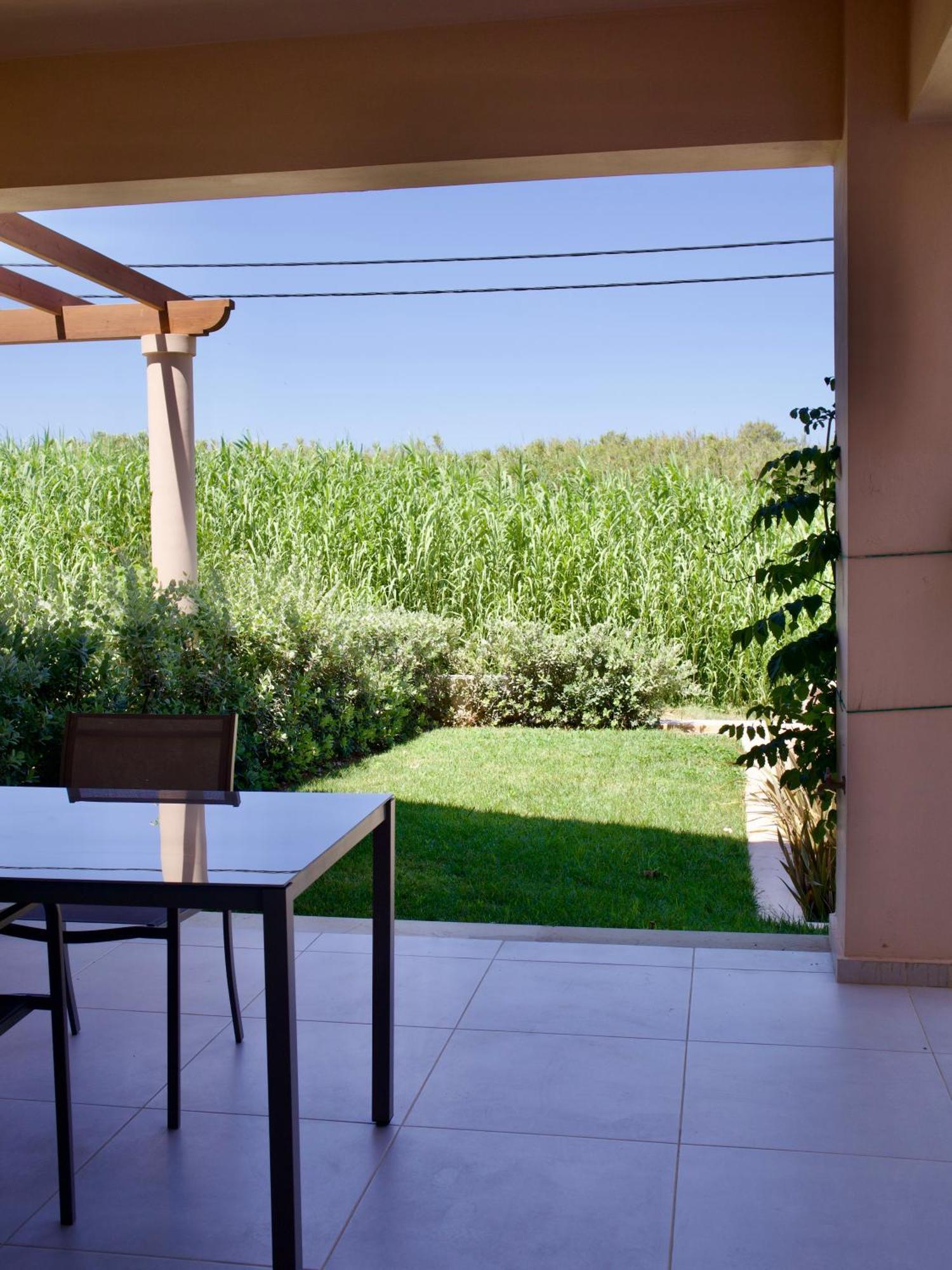 Resitour - Aphrodite Beachfront Pirgos Psilonerou Kamer foto