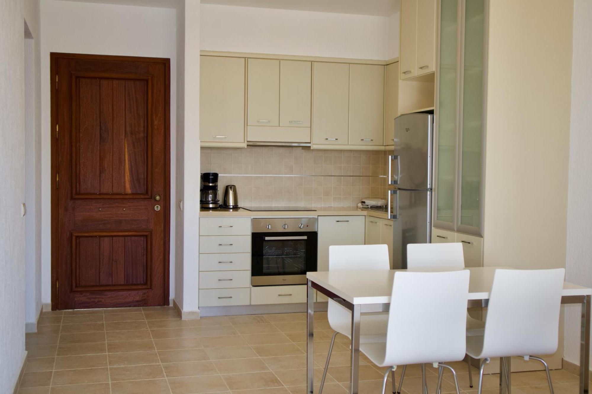 Resitour - Aphrodite Beachfront Pirgos Psilonerou Kamer foto
