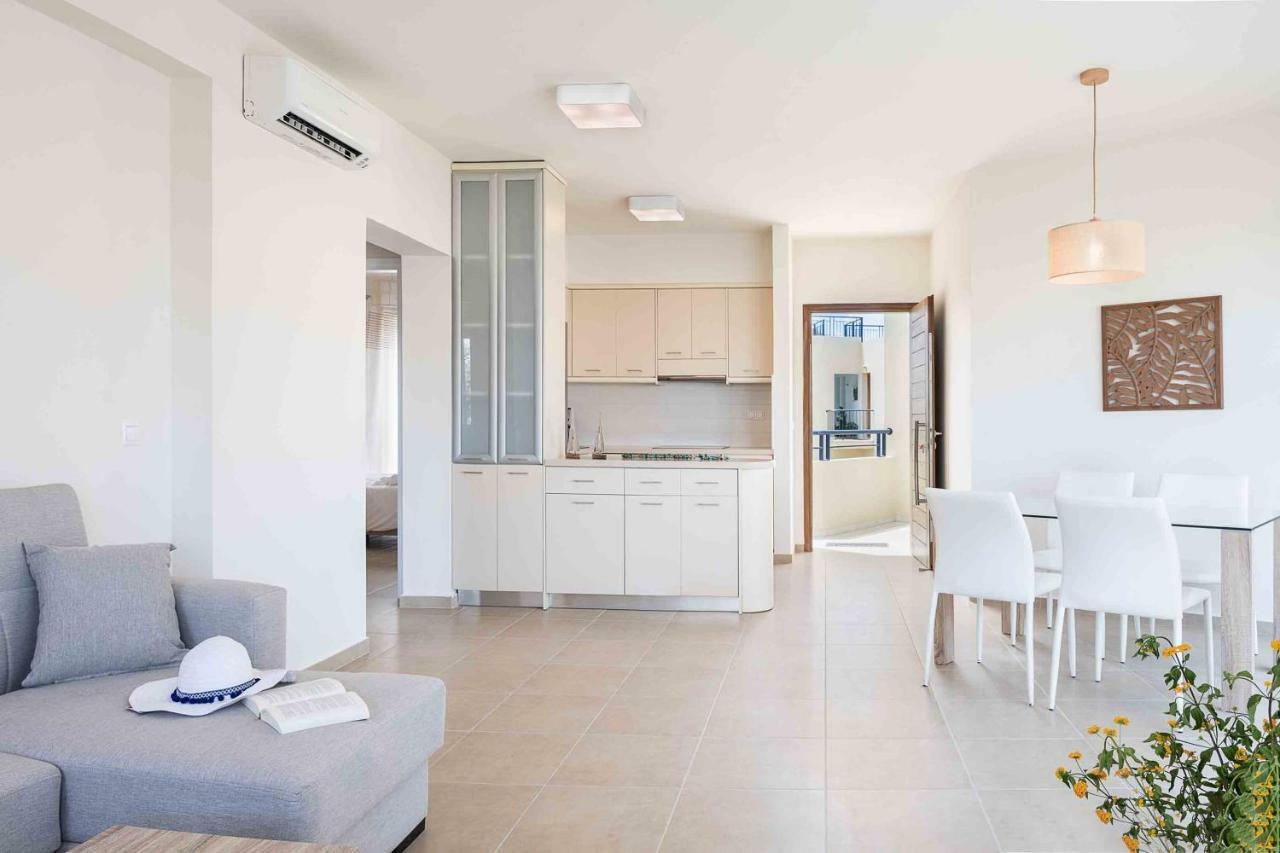 Resitour - Aphrodite Beachfront Pirgos Psilonerou Buitenkant foto
