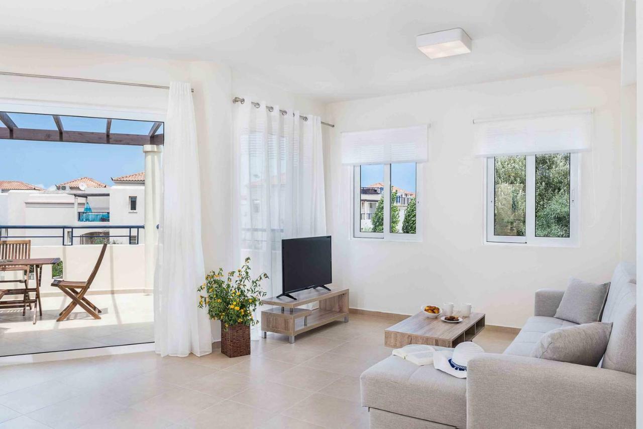 Resitour - Aphrodite Beachfront Pirgos Psilonerou Buitenkant foto