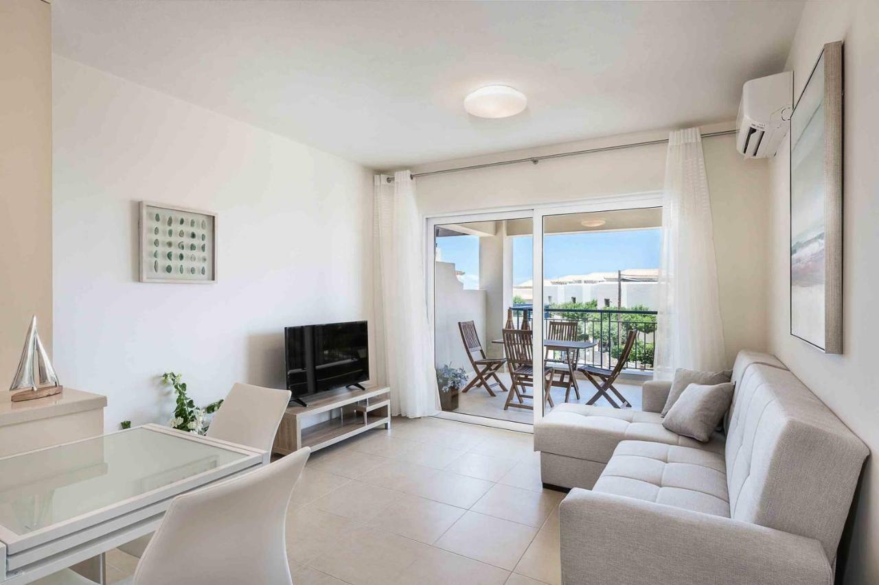 Resitour - Aphrodite Beachfront Pirgos Psilonerou Kamer foto