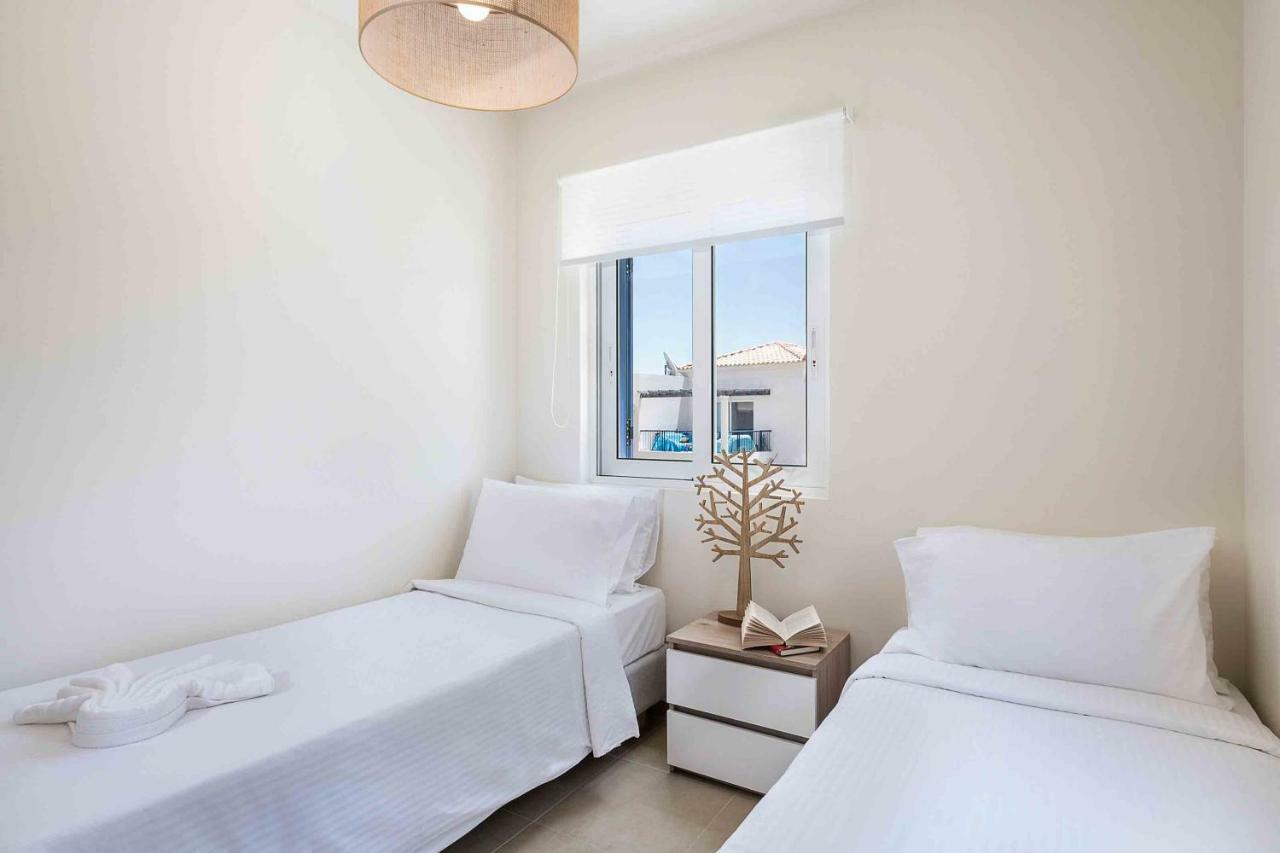 Resitour - Aphrodite Beachfront Pirgos Psilonerou Buitenkant foto